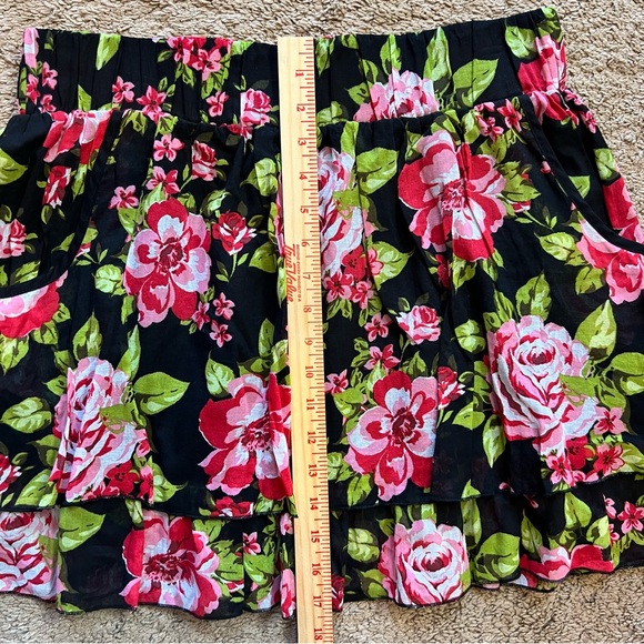 NWOT Floral Skirt with Pockets - Picture 7 of 7
